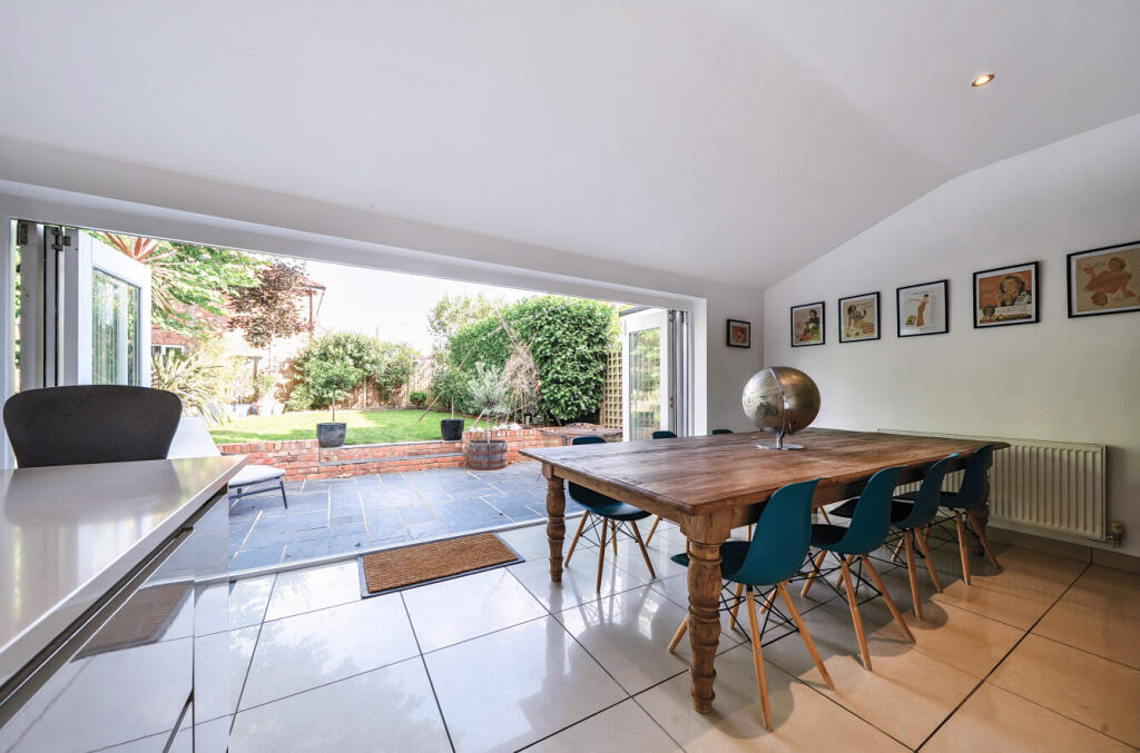 1329704-5-6889275...