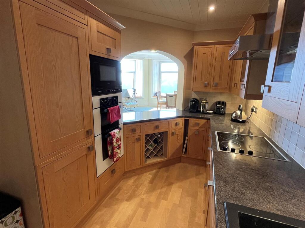 Kitchen 3.jpg