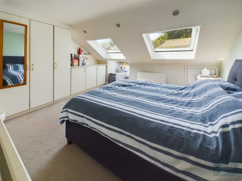 CAM02549G0-PR0182-ST