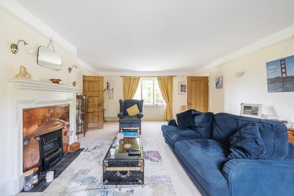 Cottage Lounge