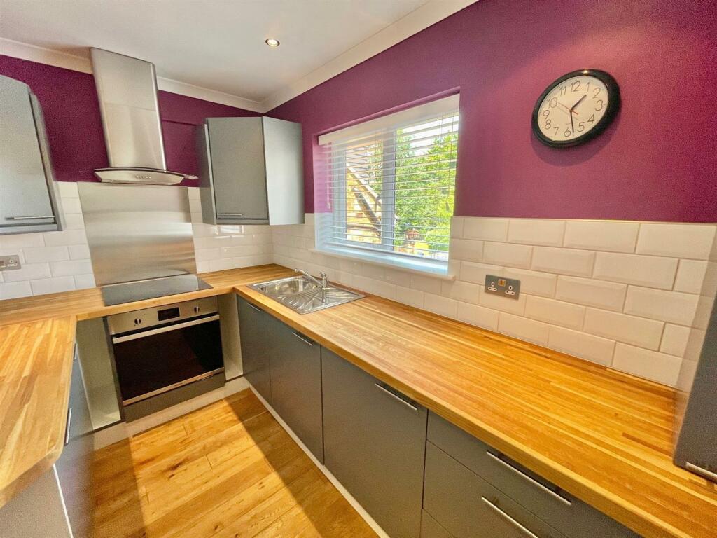 39 Brookside Kitchen 2.jpg