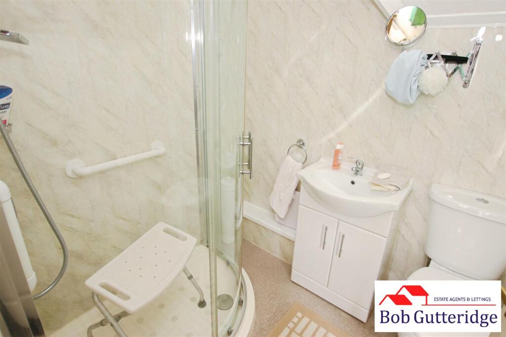 FIRST FLOOR FAMILY SHOWER ROOM