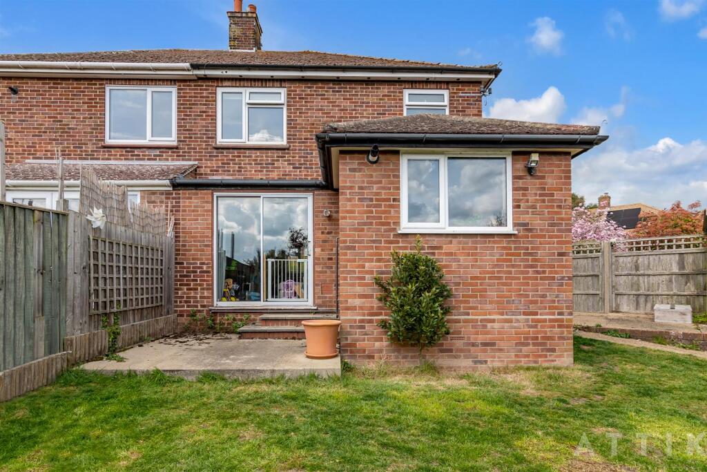 10 Queens Drive, Halesworth IP19 8DN (23).jpg