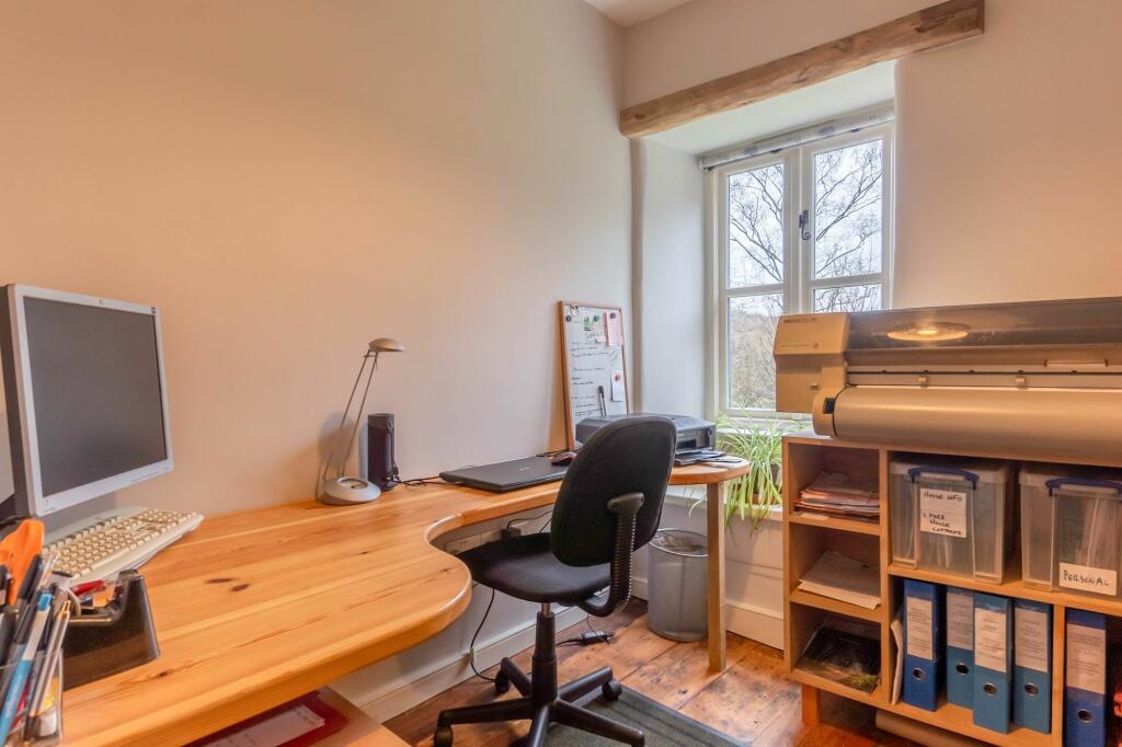 BEDROOM/STUDY