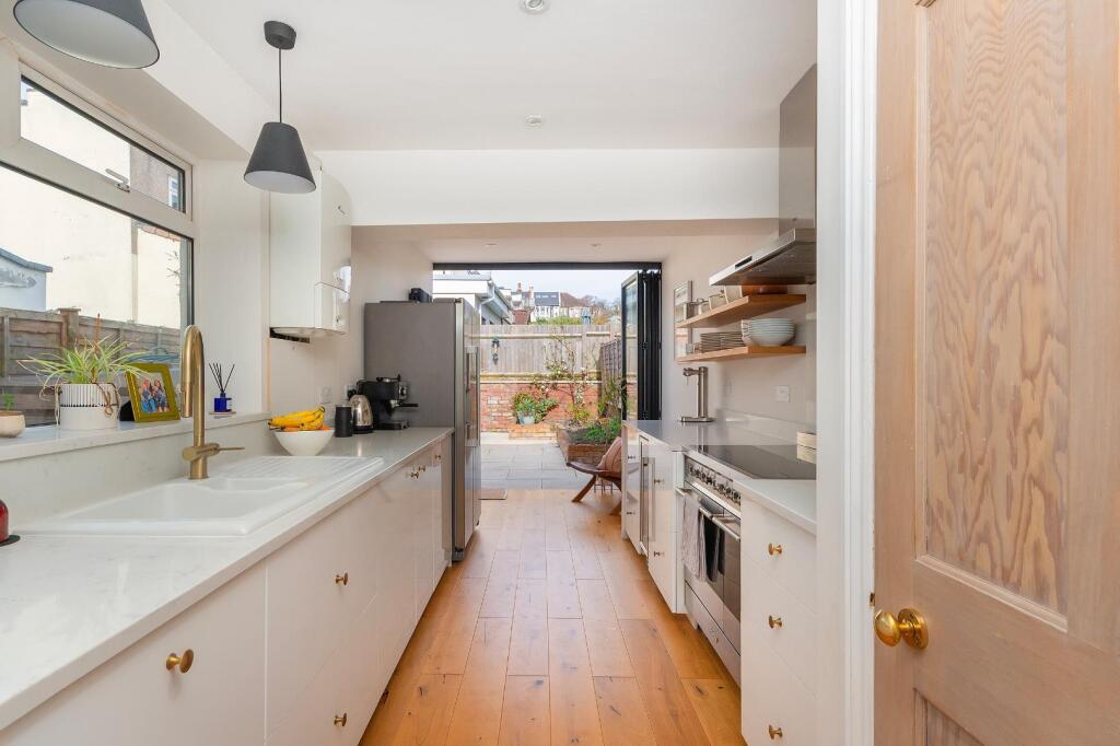 7H7AVP - Kitchen E.jpg