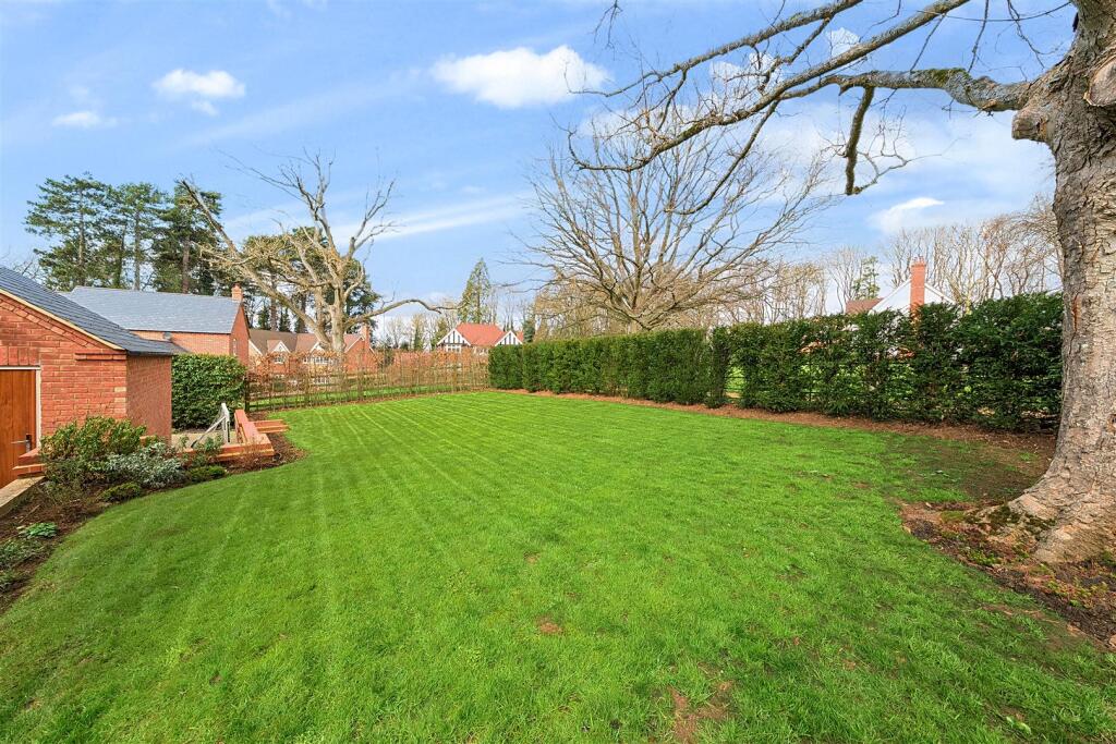 Park View House, 16 Earls Farm Way, Towcester (28)