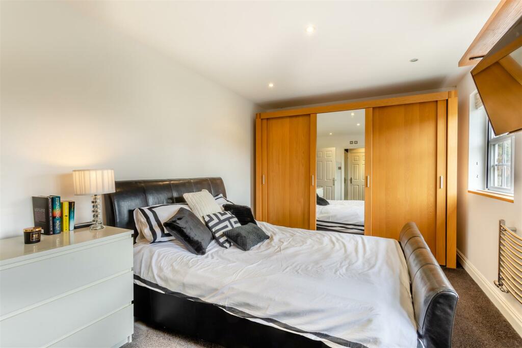 8614848-interior24.jpg