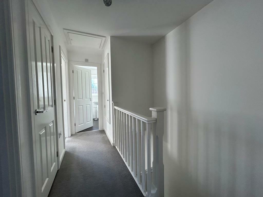 FIRST FLOOR LANDING