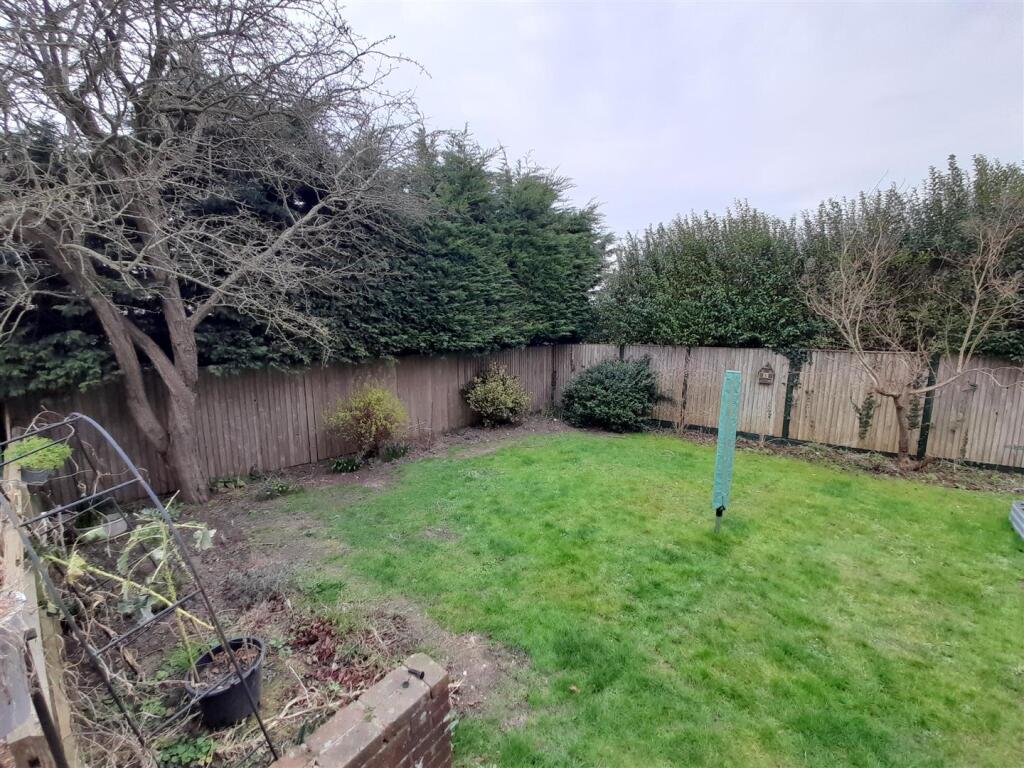Rear garden 7.jpg