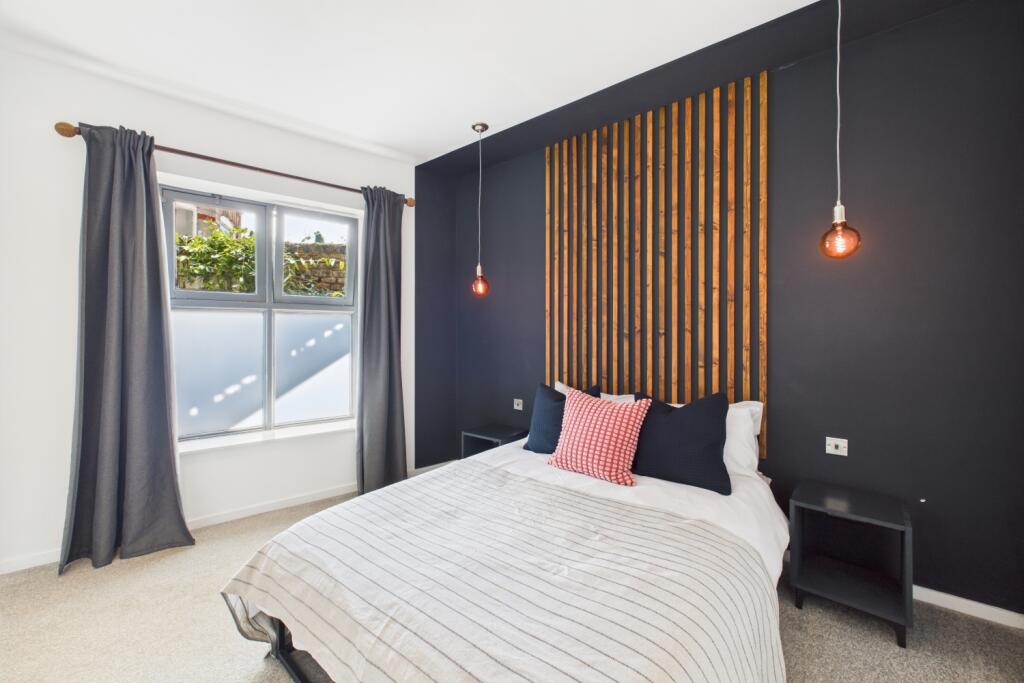 CAM03162G0-PR0282-STILL013