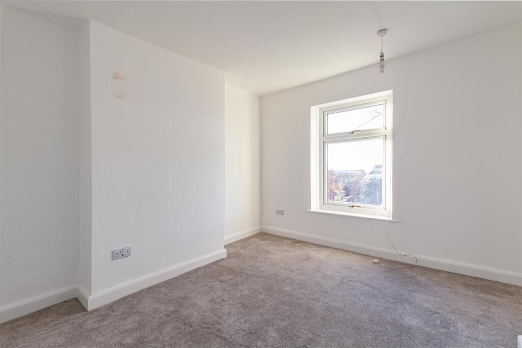 Bedroom 1-1.jpg