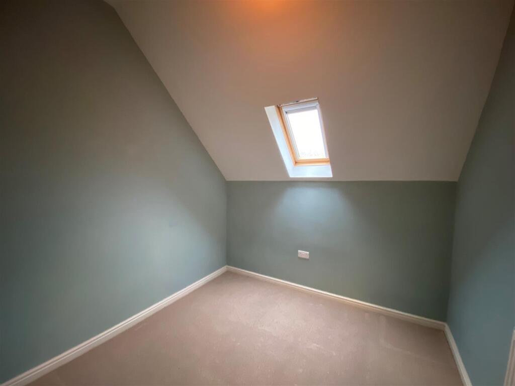 Bed 2.jpg