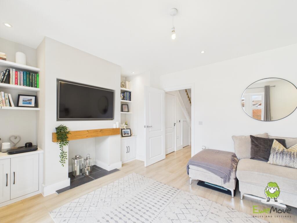 EweMove Estate Agents Basingstoke - Appian Way 