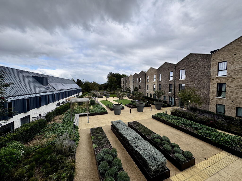 20250923_141012282_iOS