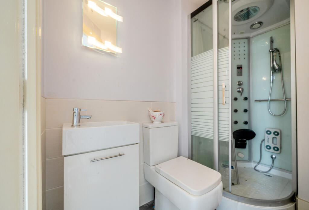 1363879-11-68e90a...