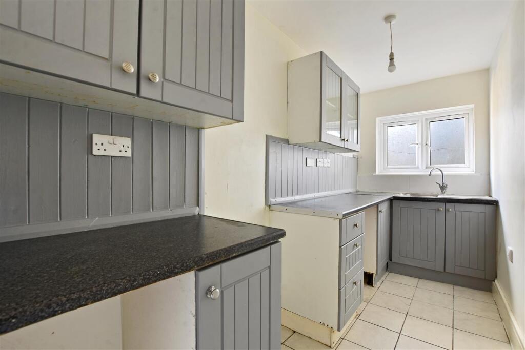 12-dad7GCWT - Flat C 4-6 Chamberlayne Road - Kitch