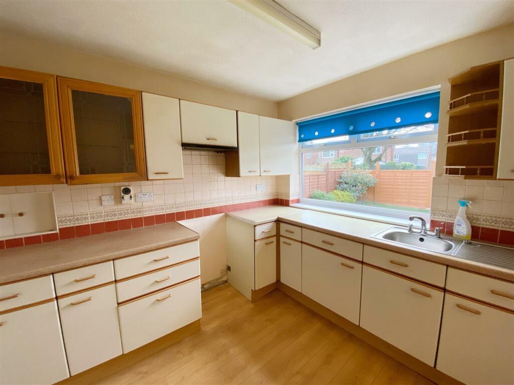 Kitchen 2.jpg