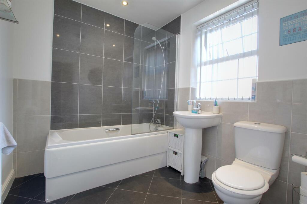BATHROOM/W.C.