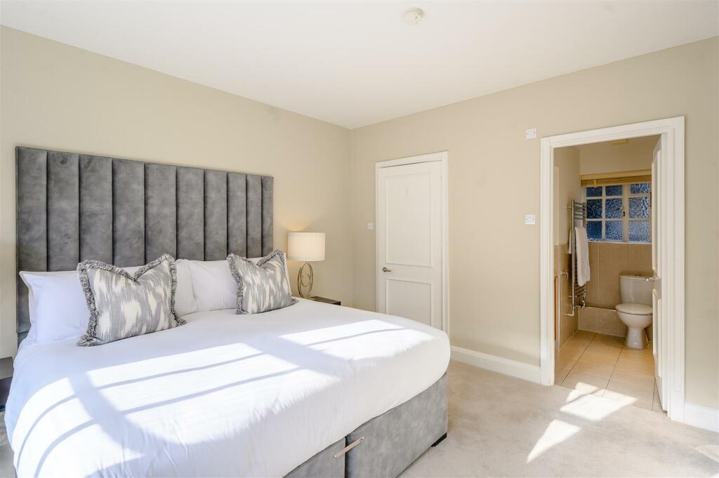 8452739-Interior15.jpg