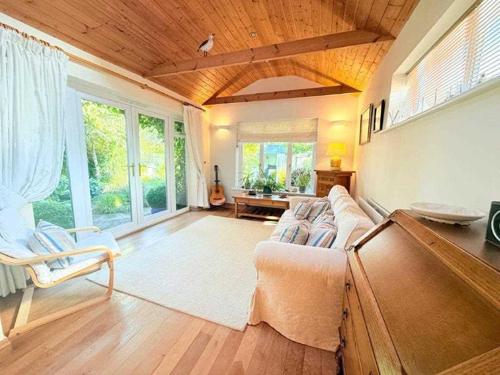 GARDEN ROOM