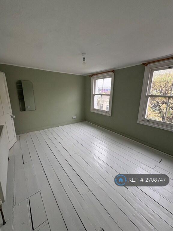 Top Floor Big Bedroom 