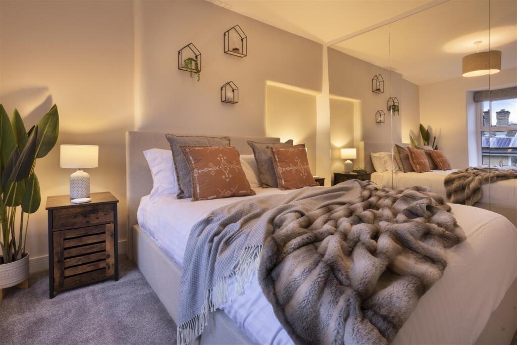 Master Bedroom - 02 copy.jpg