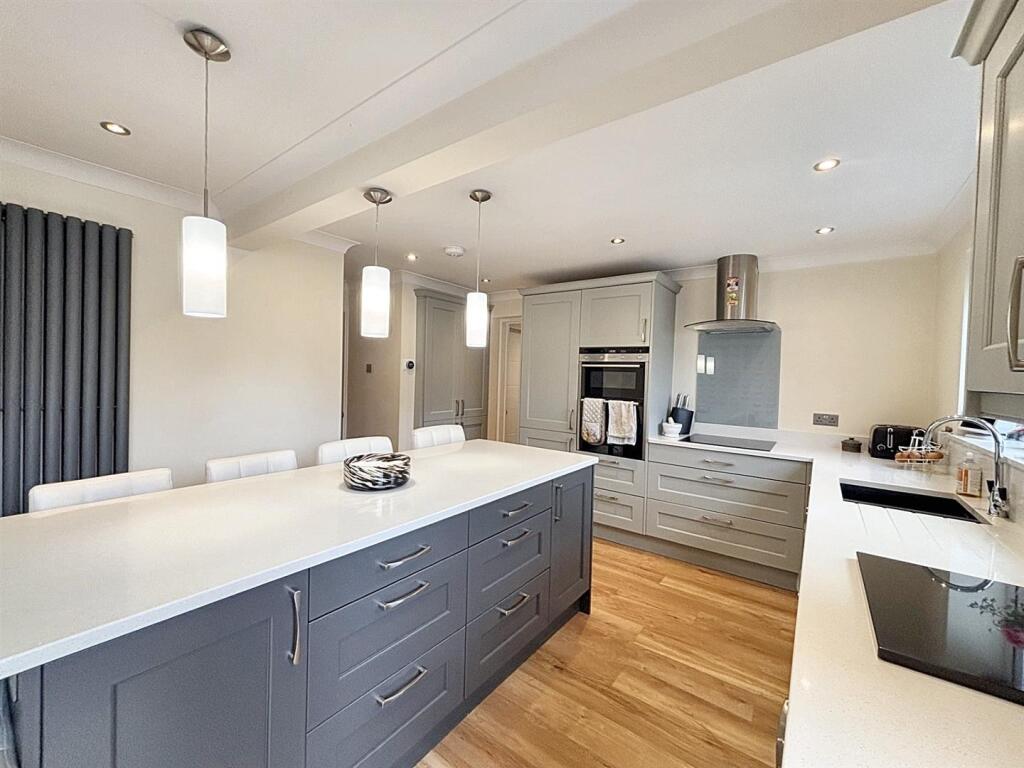 Kitchen 4.jpg