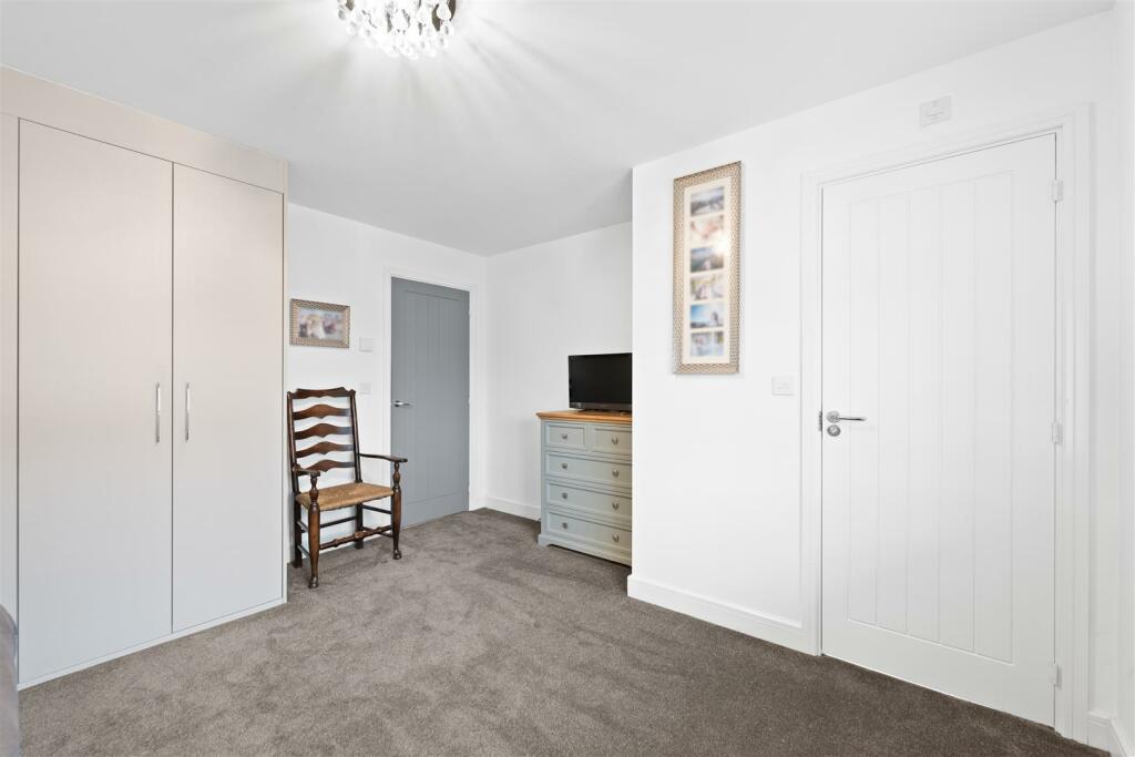 2 Edale Drive-11 (2).jpg
