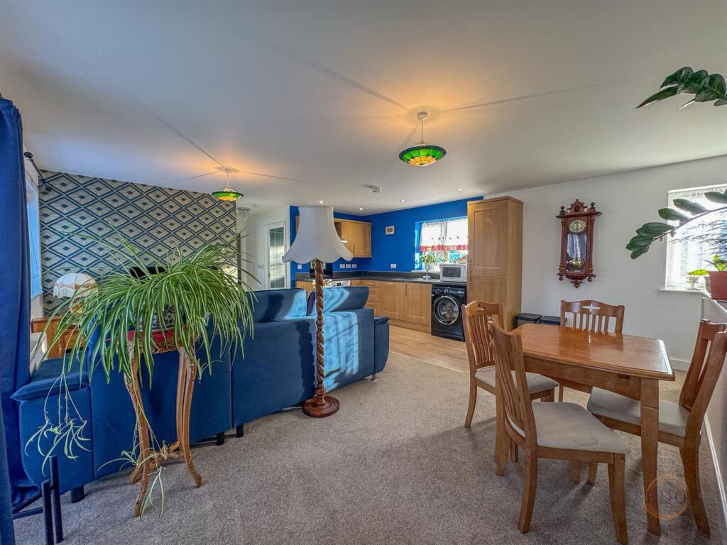 1 willow court-08.jpg