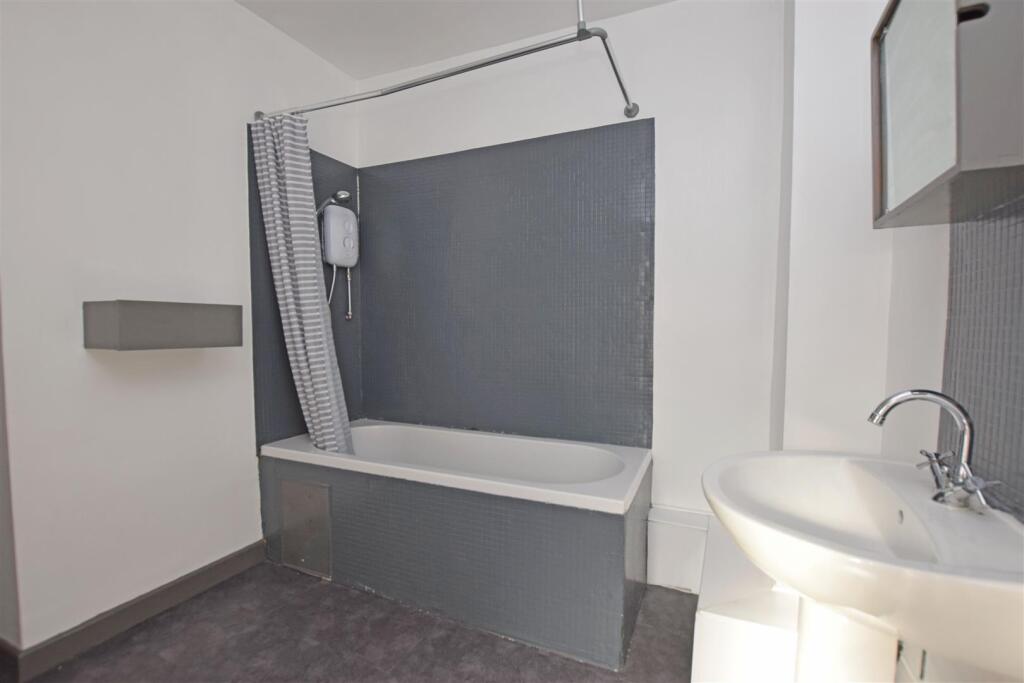 Bathroom.JPG