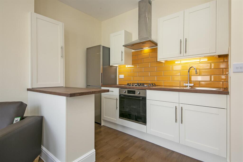 50b Letchworth Street, kitchen.jpg