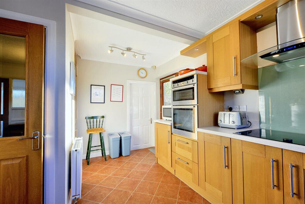 Kitchen_1.jpeg