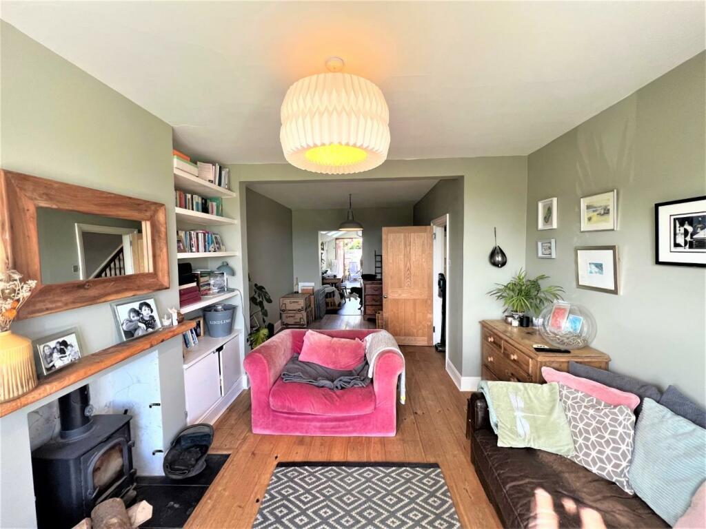 Living room 2.jpg