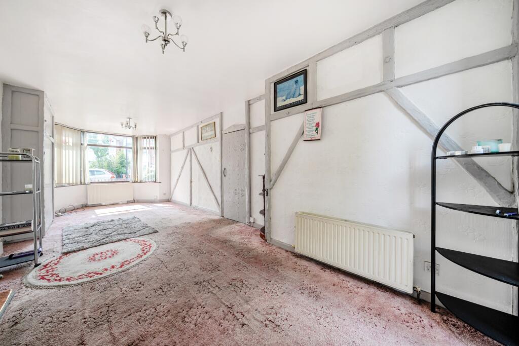 1328713-8-687a6401bf0ab