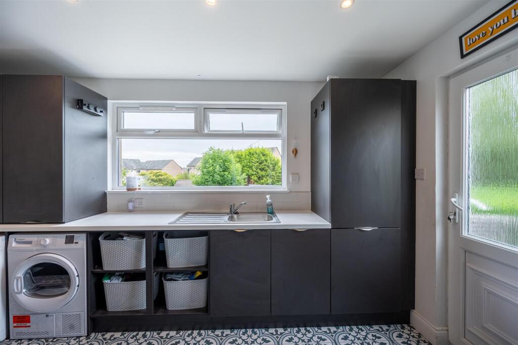Utility Room (2).jpg