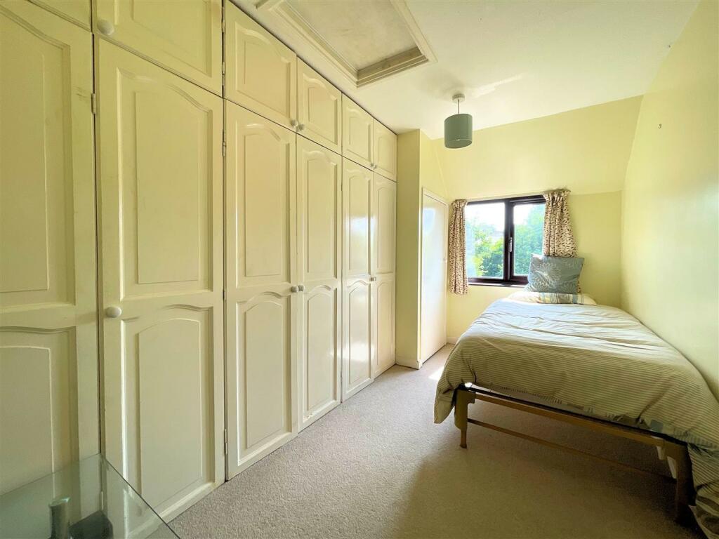 Bedroom 1.jpg