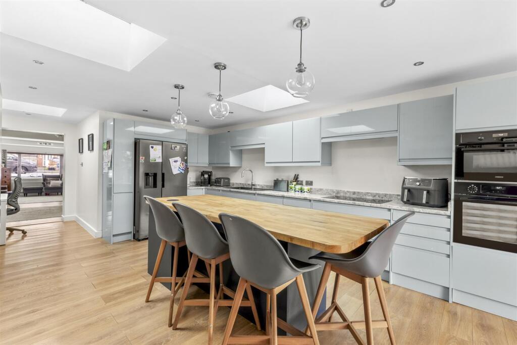 101 Cressex Rd, HP12 4PS-9.jpg