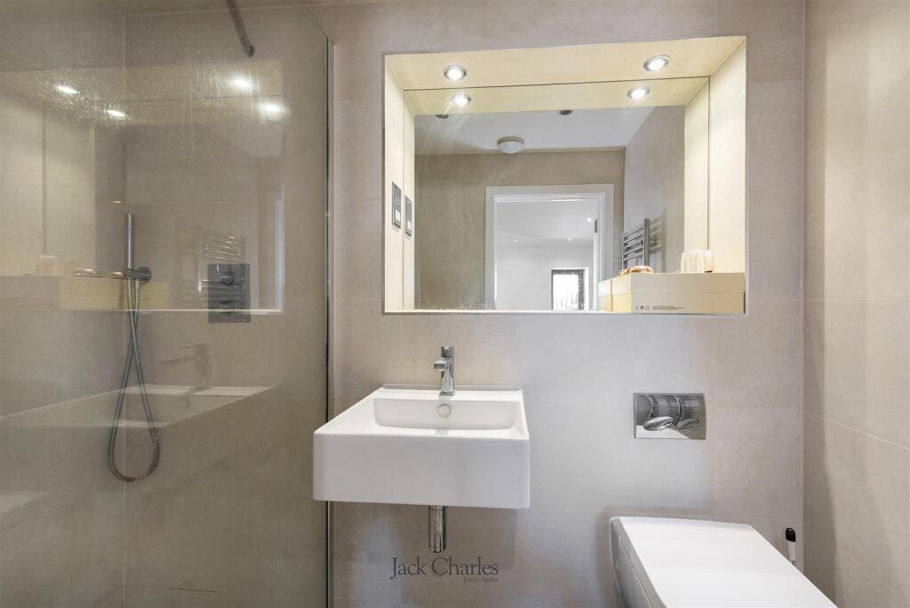 5 Ronnies Wharf, TN9 1EX 017.jpg