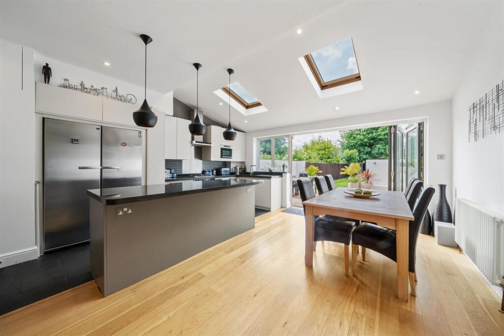 Kitchen / Dining