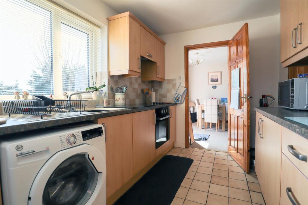 Kitchen (2).jpg