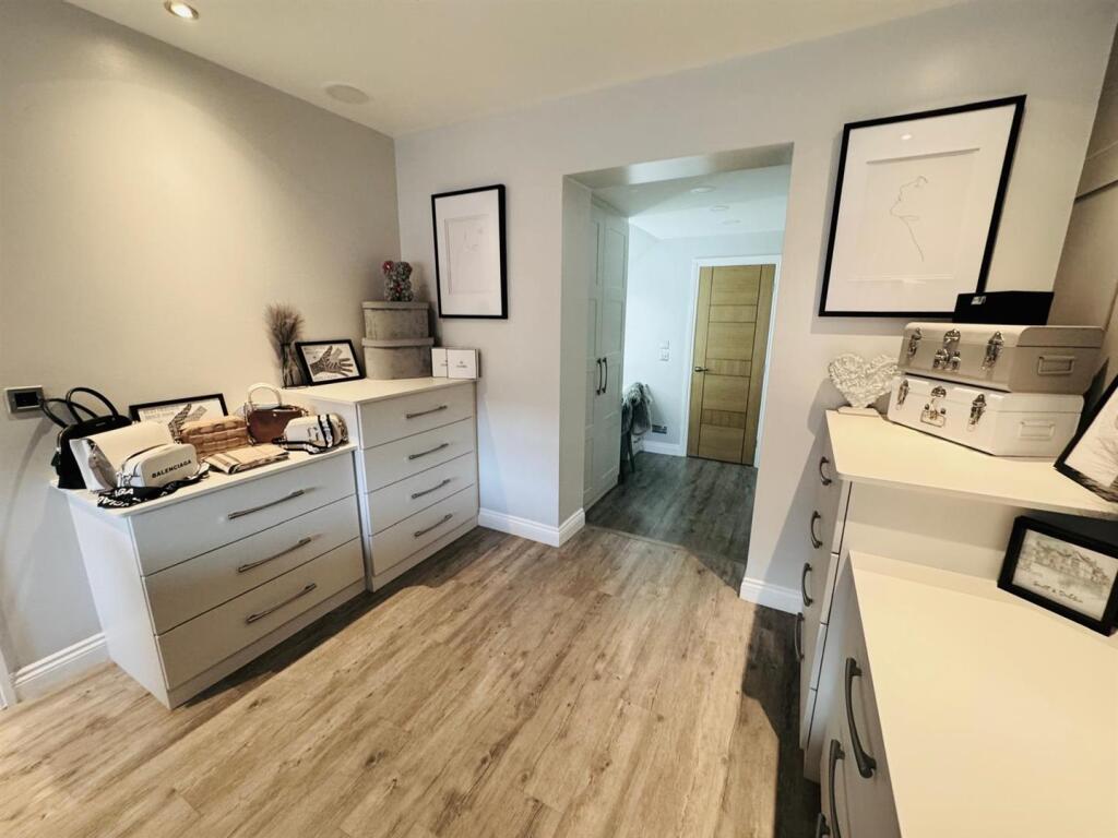 WhatsApp Image 2024-11-01 at 21.21.11 (5).jpeg