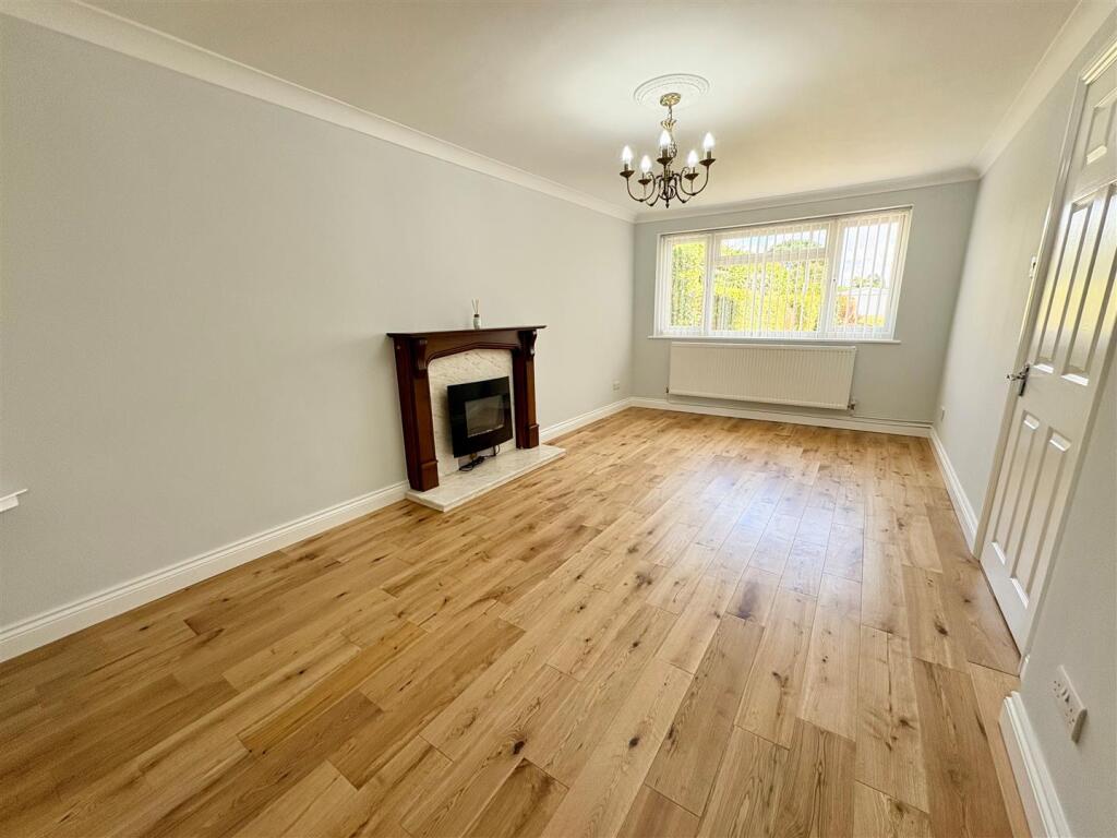 5. lounge2.jpg