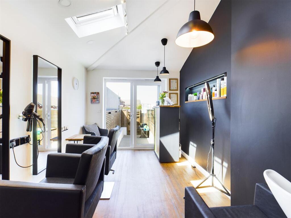 Extension room.