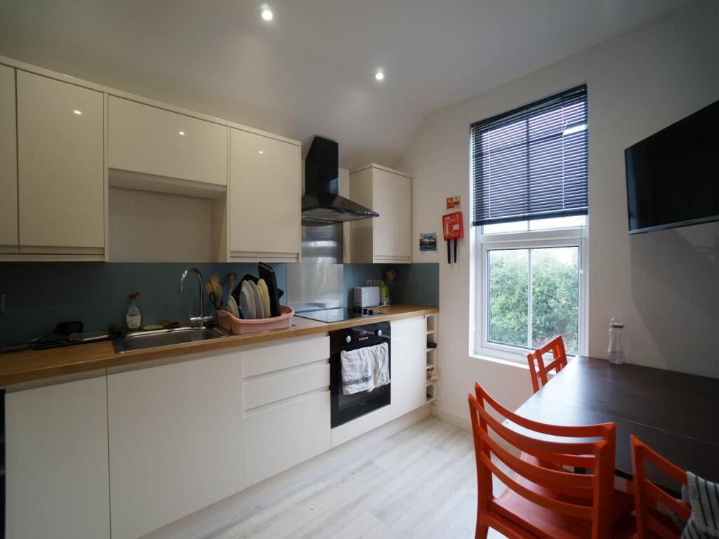 Kitchen 2.1.JPG