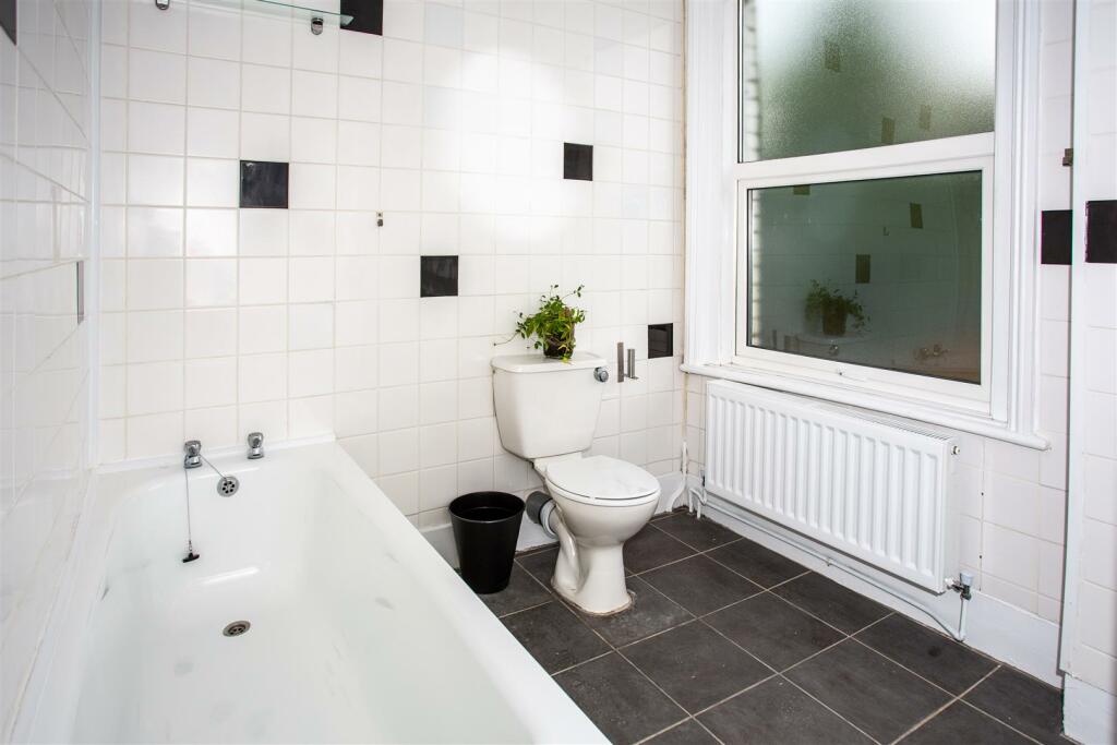BATH2-_A188482.jpg