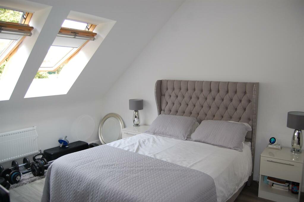 12. Master Bedroom.JPG