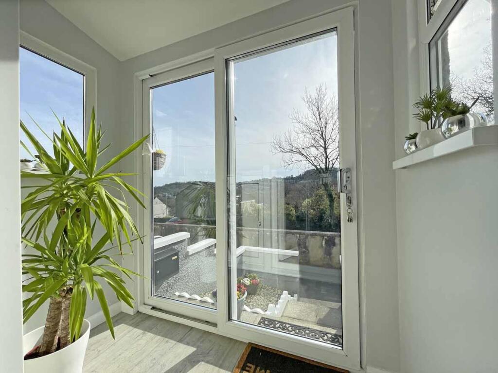 Rydal Close 5 - Porch.jpg