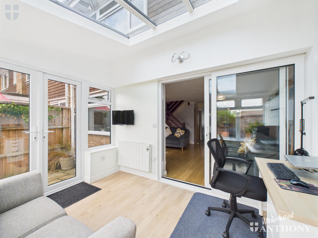 CAM03218G0-PR0705-STILL015