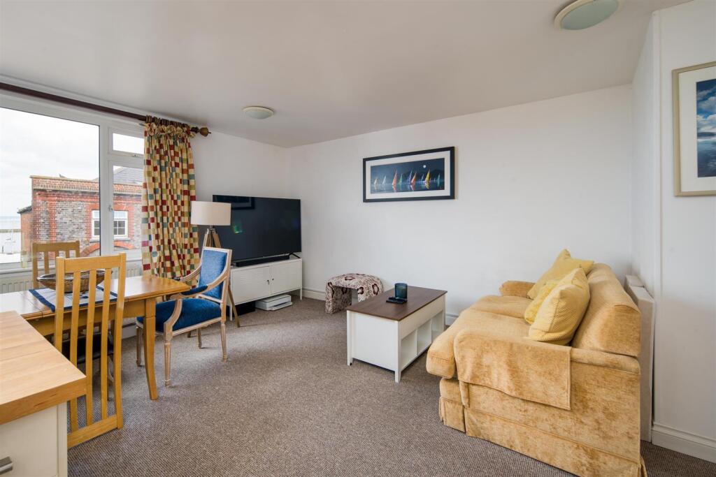 Sitting Room &amp; Dining Area