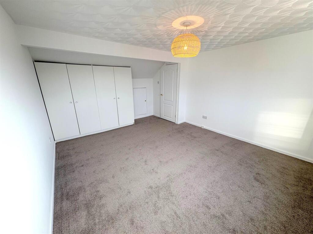 Bedroom 1c.jpg